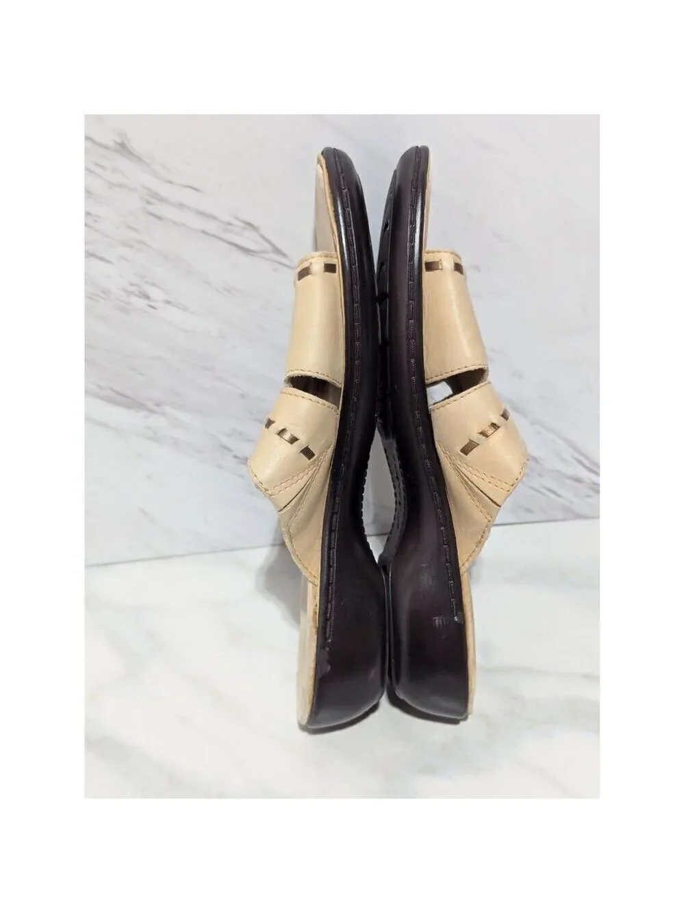 Clarks women tan